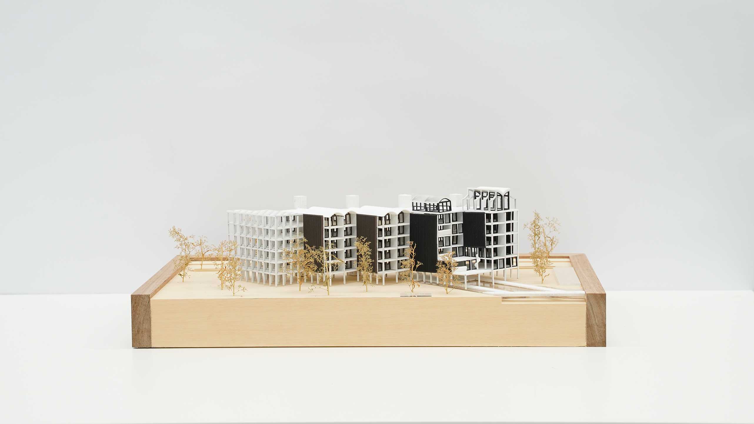 Time Lapse model (1 to 200 scale). The building form emerges from its structural skeleton to a uniform form in 2030 to a dynamic expressive elevation in 2080.