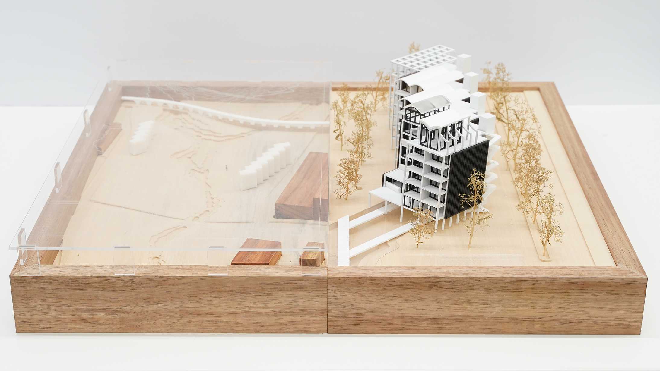 Hybrid Site Model at 1:1000 (Left) and Time Lapse Model at 1:200 (Right) 