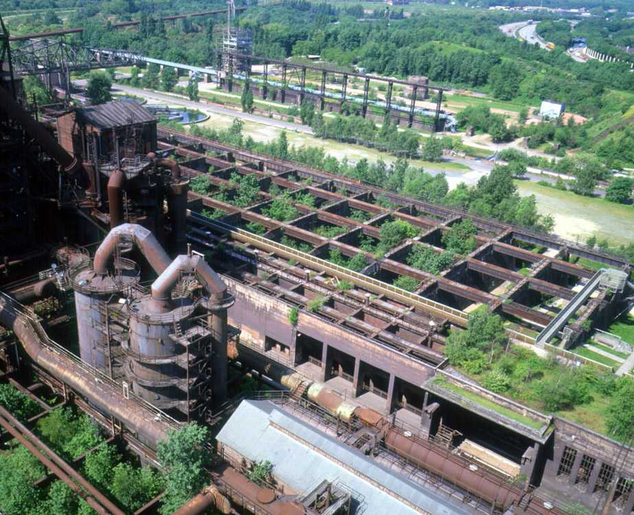 At Ore Bunker Gardens at Duisburg Nord Landschaftspark, different materials were left in the soil of each bunker to experiment with adaptation of local and non-native planting.