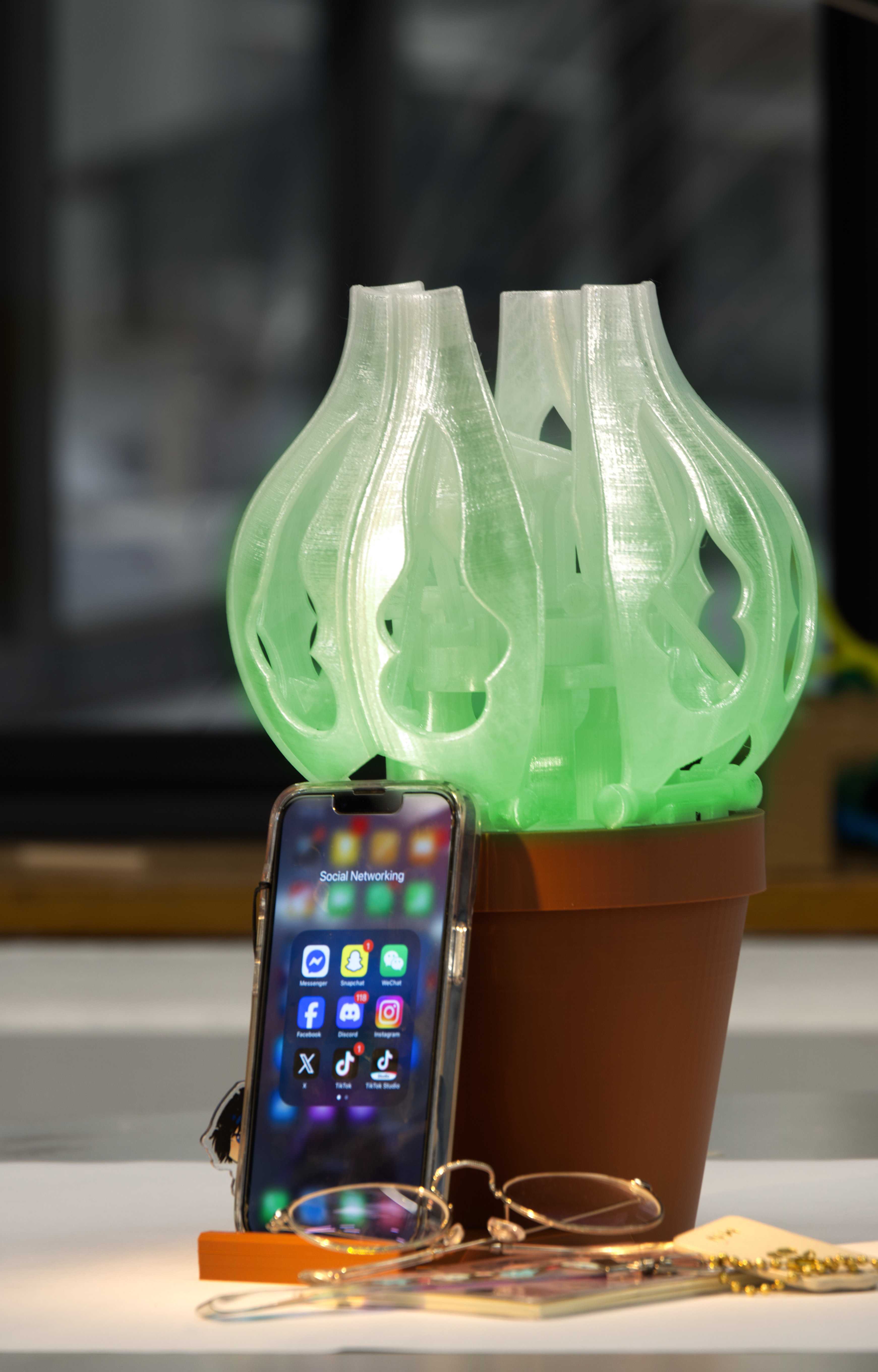 Flower is growing when phone is in the blooming dock 