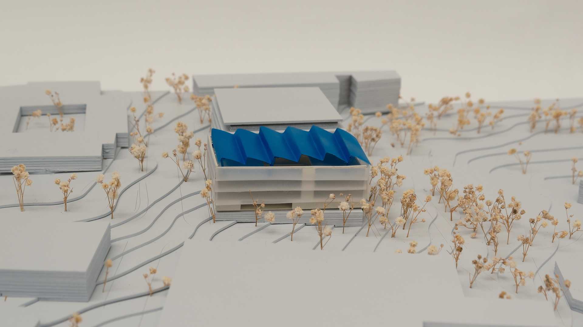 1:500 site model, an extension of the existing site, deepens the monolithic typologies